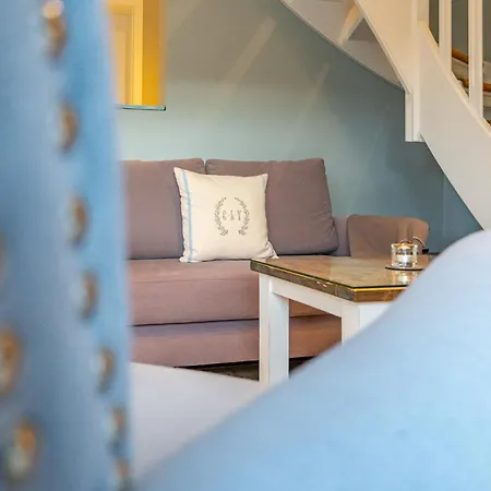 Flut No 8 Apartment *