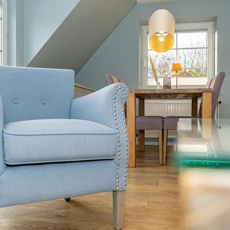 Flut No 8 Apartment *