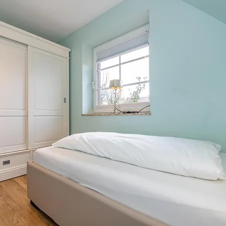 Flut No 8 Apartment *