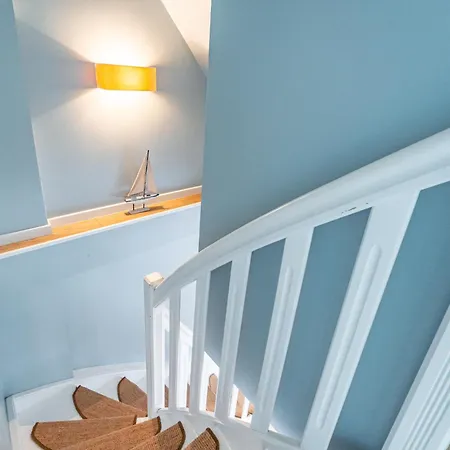 Flut No 8 Apartment *