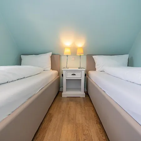 Flut No 8 Apartment